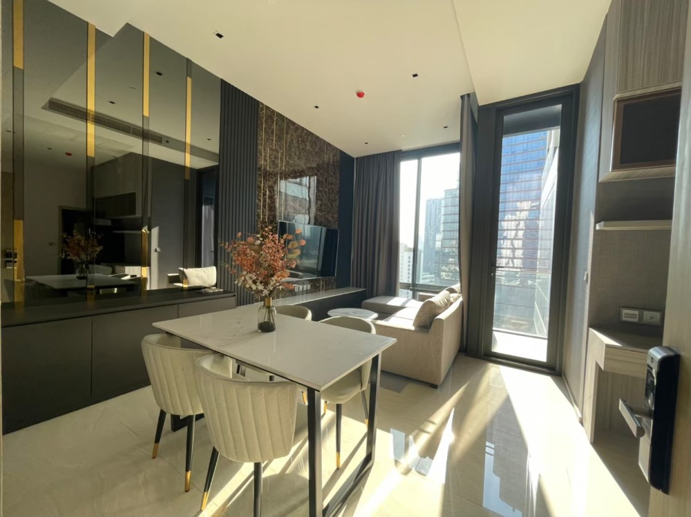 For RentCondoSilom, Saladaeng, Bangrak : 2 bedrooms 2 bathrooms 71.49 Sqm Ashton Silom (fully furnished with washing machine)