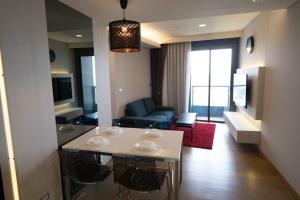 For SaleCondoSukhumvit, Asoke, Thonglor : The Lumpini 24, 2 bedrooms, 2 bathrooms, fully furnished and built-in