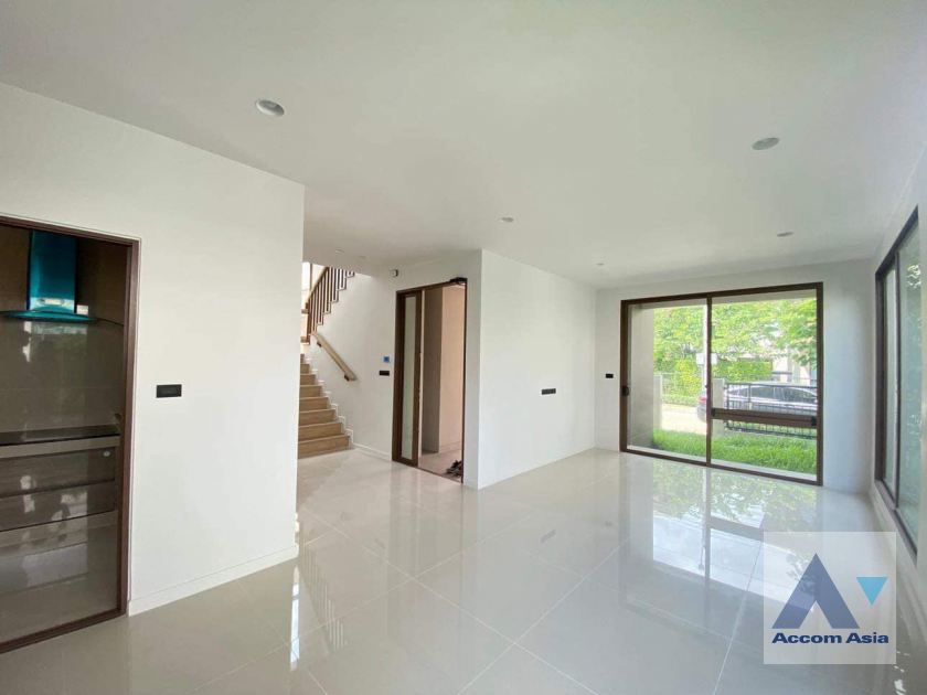 For RentHousePattanakan, Srinakarin : 4 Bedrooms House for Rent in Bangkok at Burasiri Krungthepkreetha (AA39691)