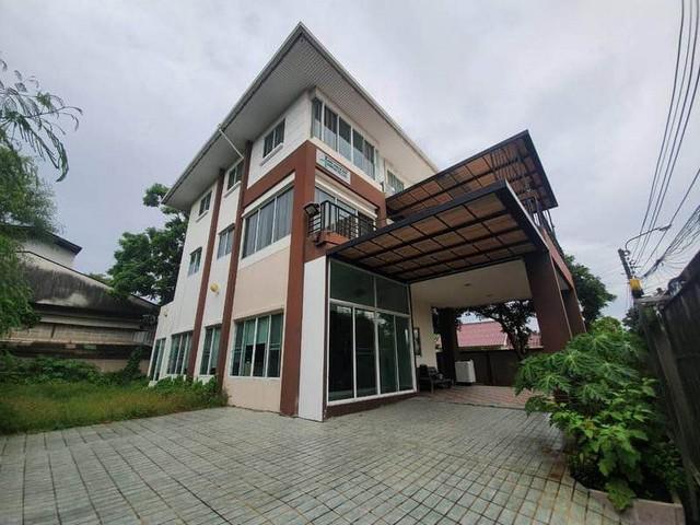 For RentTownhouseKaset Nawamin,Ladplakao : For rent, 3-storey detached house on Prasertmanukit Road, Lat Phrao area, suitable for a home office, near BTS Kasetsart University, near the expressway, Kasetsart University