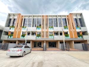 For SaleHome OfficePattanakan, Srinakarin : For sale: 3.5-storey home office, Chanyada Biz Place, Srinakarin-On Nut, on the main road, suitable for business.