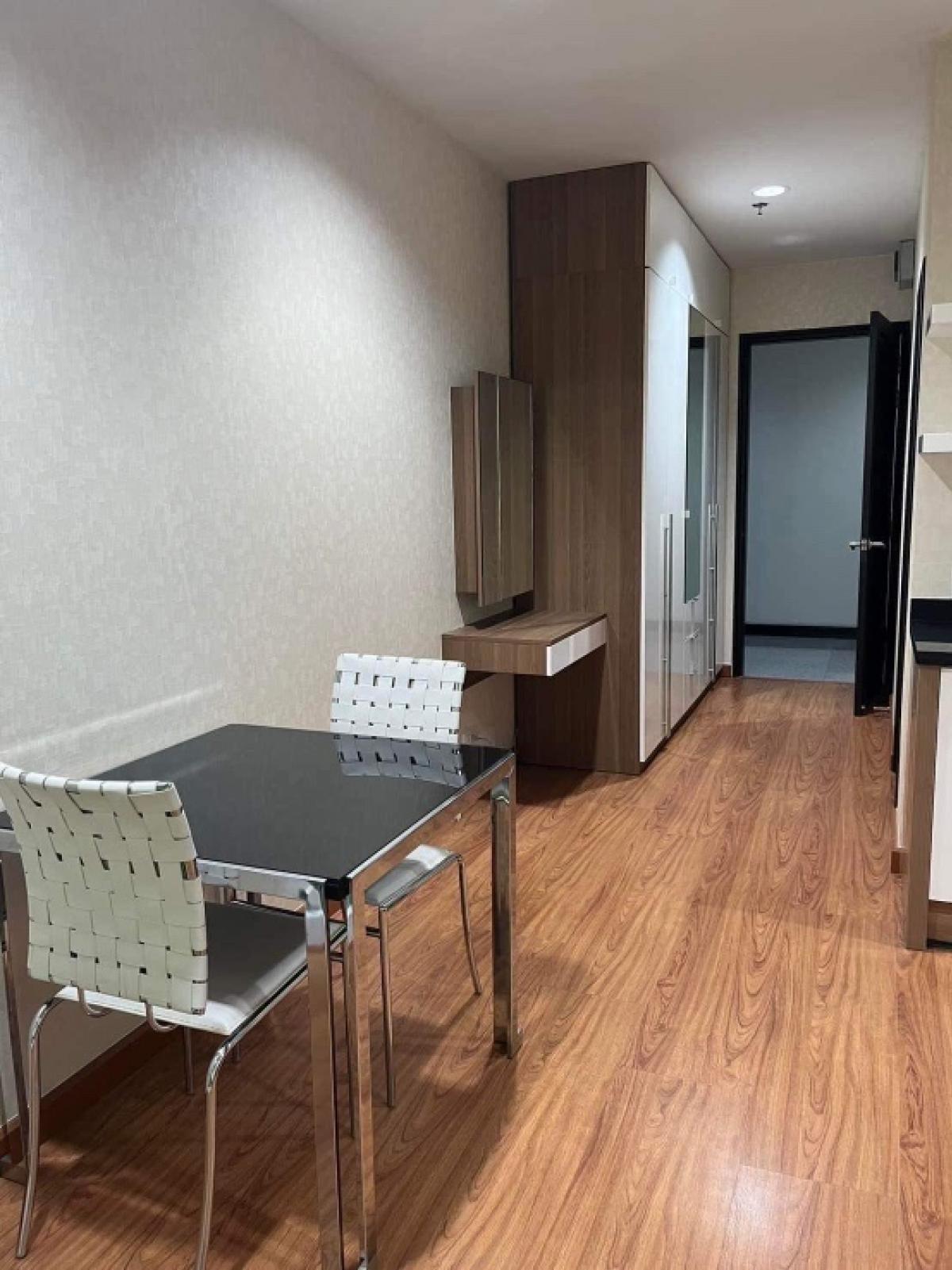 For RentCondoSapankwai,Jatujak : ❤️❤️❤️ For rent MB grand condo line tel 0859114585 ❤️❤️40 sq m, 1 bedroom, 1 bathroom, 12th floor, water heater, microwave, washing machine, TV, ready to move in, on Phahon Yothin Road, near the bus stop opposite the Government Savings Bank, main branch, 