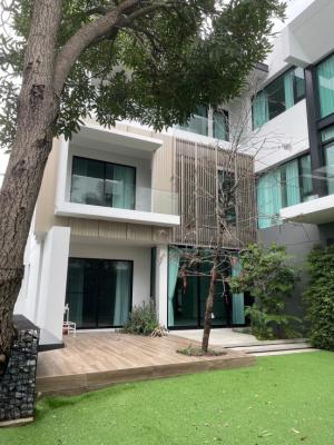 For RentHousePattanakan, Srinakarin : Luxury house for sale!!..3-storey house, Nantawan Village, Krungthep Kreetha Road, next to Wellington International School, area 102 sq m, 4 bedrooms, 5 bathrooms, ready to move in.