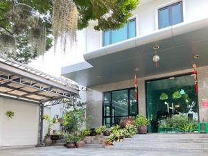 ขายโฮมออฟฟิศนานา : LTHC10665– Office FOR SALE in Sukhumvit 101/1 size 775 Sq.m. Near BTS Punnawithi Station ONLY 37MB