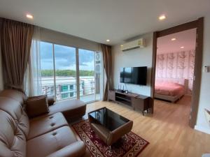 For RentCondoSriracha Laem Chabang Ban Bueng : For rent: Green Lake Condo Sriracha, good price, convenient travel, fully furnished