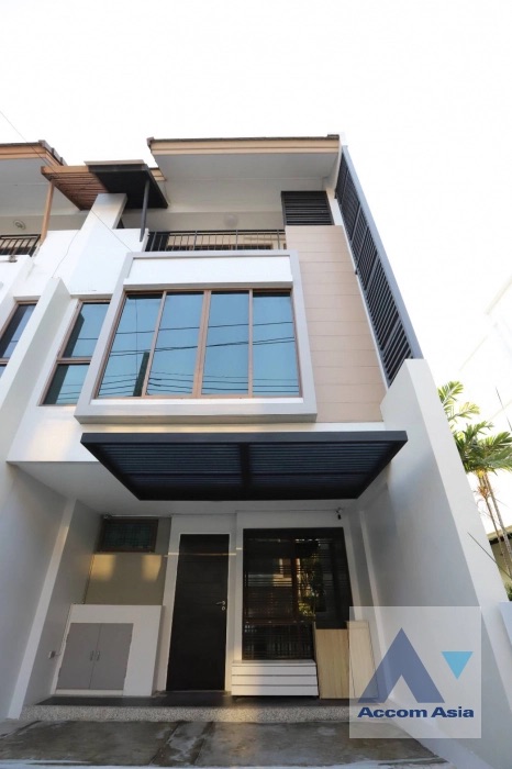 ให้เช่าทาวน์เฮ้าส์/ทาวน์โฮมสุขุมวิท อโศก ทองหล่อ : 3 Bedrooms Townhouse for Rent in Sukhumvit, Bangkok near BTS Bang Chak (AA18582)