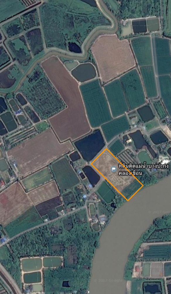 For SaleLandChachoengsao : Land for sale next to Bang Pakong River, land next to the road on both sides, area almost 12 rai, located in Khlong Khuen District, Chachoengsao Province.