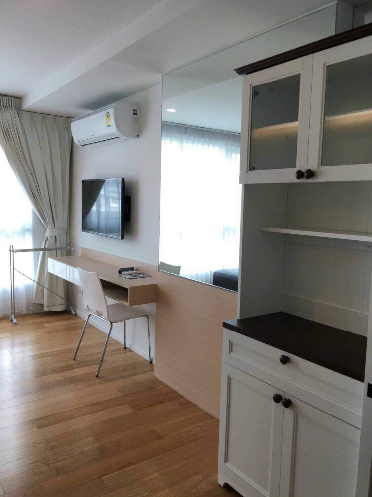 For RentCondoNana, North Nana,Sukhumvit13, Soi Nana : Condo for rent 15 Sukhumvit Residence BTS Nana  Rental price 17,000 baht/month 1 bedroom 1 bathroom 29 sq.m. 9th floor  "With furniture and appliances