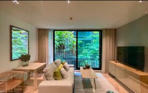 For RentCondoSukhumvit, Asoke, Thonglor : For rent: Chalermnit Art de Maison Sukhumvit 53, beautiful, luxurious, ready to move in, near BTS Thonglor. Interested, add Line @841qqlnr