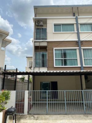 For RentTownhousePattanakan, Srinakarin : #Townhouse for rent, 3 floors ✅😻 Pets allowed, pet friendly, there is an area next to the house at the beginning of the Villet City Village project *Good location, can enter and exit in many ways, both Soi On Nut 39, Srinakarin Road, Phatthanakan 38