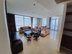 ให้เช่าคอนโดวิทยุ ชิดลม หลังสวน : LTH10677–Athenee Residence FOR RENT 3 beds 3 baths size 215 Sq.m. Near BTS Phloen Chit Station ONLY 150k/month