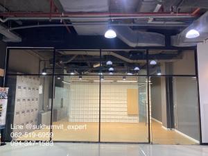 For RentShowroomSukhumvit, Asoke, Thonglor : Commercial space for rent, PhromPhong. Ceiling height 4 m