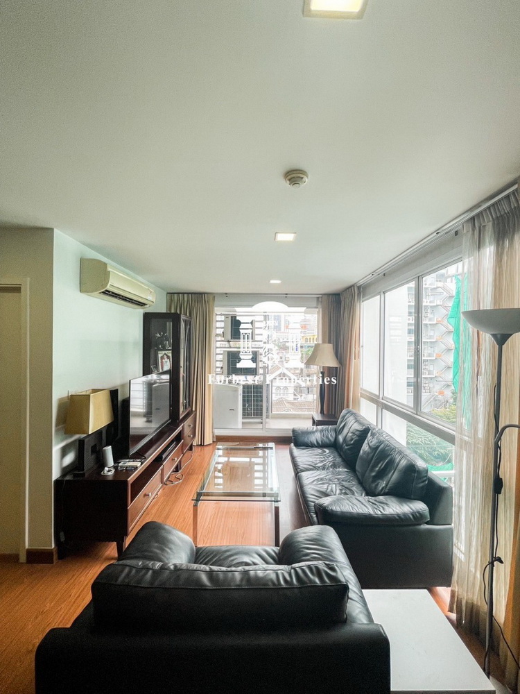 For SaleCondoSilom, Saladaeng, Bangrak : Condo in the middle of Silom, convenient to travel, surrounded by facilities and office buildings.