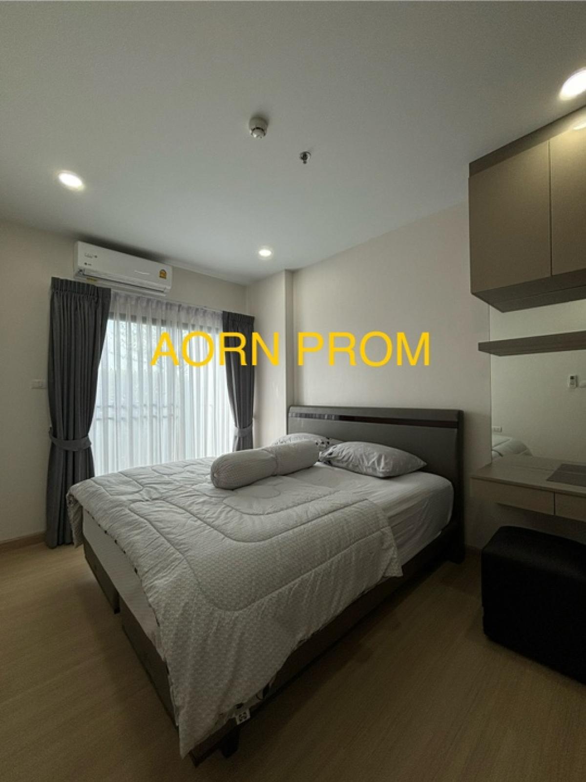 For RentCondoWongwianyai, Charoennakor : For rent, very beautiful room, Supalai Loft, Prajadhipok-Wongwian Yai, 2 bedrooms, 2 bathrooms, largest size 70 sq m., corner room, 6-foot bed + 5-foot bed, built-in furniture throughout the room, simple and luxurious.