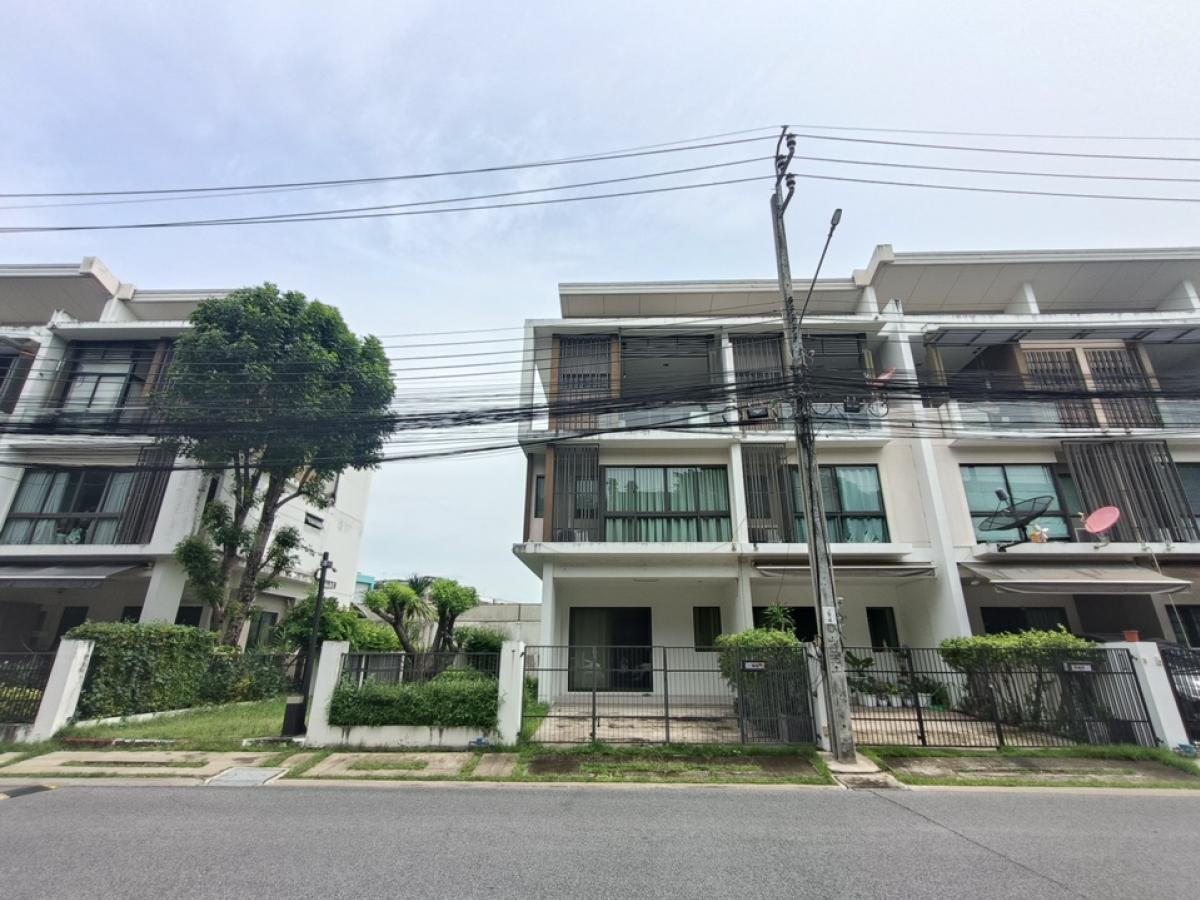 For RentTownhouseNawamin, Ramindra : Townhouse for rent, 3 floors, corner unit, The Terrace Village (The Terrace), Soi Ram Intra 65, entrance to the Pink Line, Ram Intra Station, Km. 6