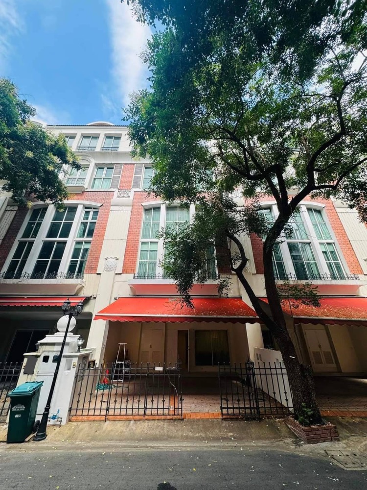 For RentTownhouseSukhumvit, Asoke, Thonglor : Newly arrived house! House in the middle of Thonglor, beautifully decorated, with built-in furniture, with parking space, near BTS