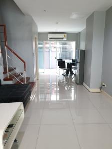 For RentTownhouseSathorn, Narathiwat : 💎Townhouse for rent, 3 floors, Thanapat Village 💎with parking space