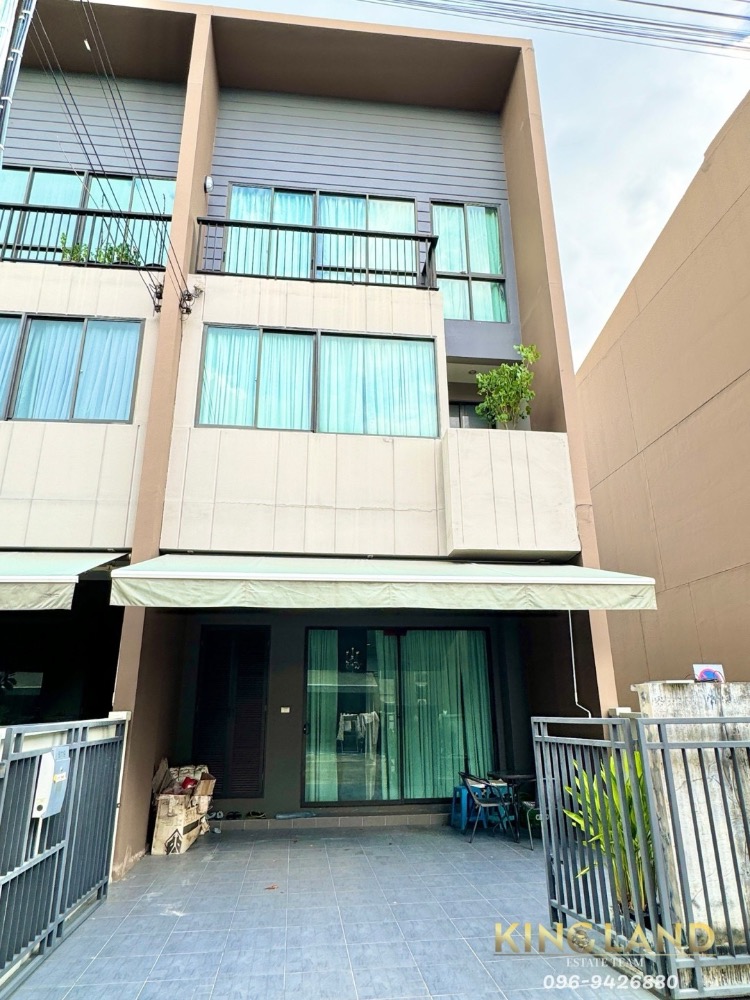 For RentTownhouseSeri Thai, Ramkhamhaeng Nida : Townhouse for rent, 3 floors, Baan Klang Muang Lat Phrao Seri Thai, Soi Seri Thai 52, 3 bedrooms, 3 bathrooms, parking for 2 cars in the house, area 18 square wah, only 25,000 baht/month