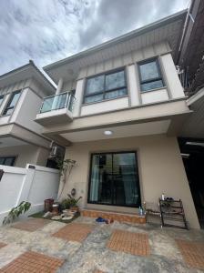 For RentHouseChokchai 4, Ladprao 71, Ladprao 48, : Single house for rent, beautifully decorated, air-conditioner, full furniture, Lat Phrao 80 Road, 3 bedrooms, 2 bathrooms, rental price 25,000 baht per month