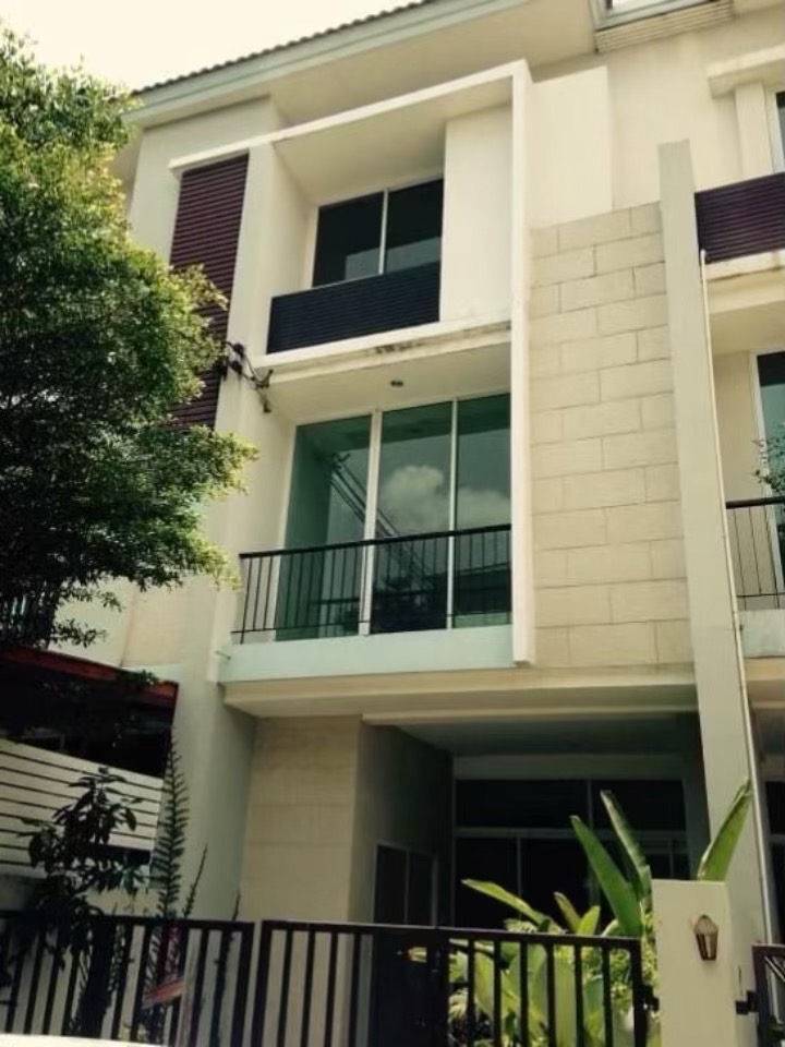 For RentTownhouseSathorn, Narathiwat : #HouseRama3 for rent #Thanapat Haus Village 3 beds, 3 baths, 24 hour security guard + swimming pool, fitness