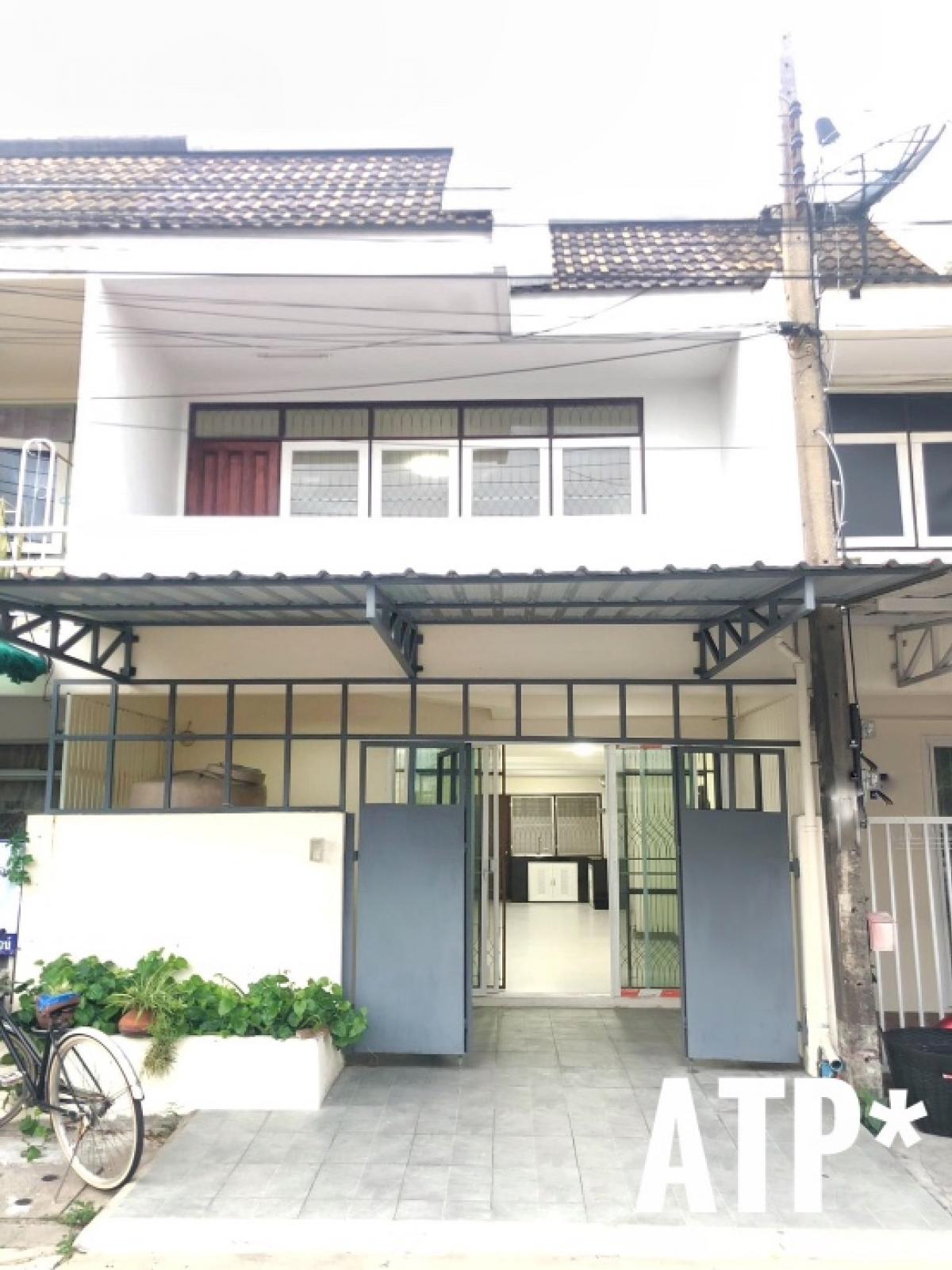 For RentTownhouseKasetsart, Ratchayothin : **For rent** Townhouse 16 sq m/2 floors/2 bedrooms/2 bathrooms/1 parking space in front of the house @ near Satri Witthaya 2 School, Lat Phrao-Senanikhom