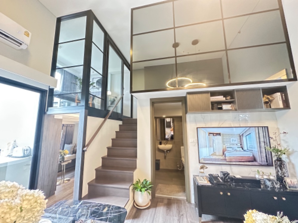 ขายดาวน์คอนโดนวมินทร์ รามอินทรา : Duplex condo ห้อง 2 ชั้น เพดานสูง 4.2 เมตร 2 ห้องนอน 2 ห้องน้ำ 49.50 ตรม.