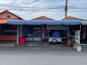 For SaleShophouseNonthaburi, Bang Yai, Bangbuathong : Urgent house for sale❗️ Pruksa Village 3, on the main road, near the market, good location, suitable for trading.