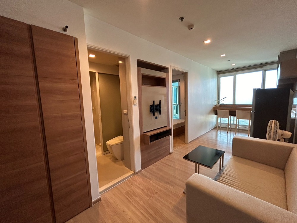 For SaleCondoSapankwai,Jatujak : Beautiful Corner Unit on the 49th Floor! Condo for sale Rhythm Phahon-Ari 35.39 sq.m, near BTS Saphan Khwai, BTS Ari, MRT Kamphaeng Phet, GSB Headquarters, and Big C Saphan Khwai!