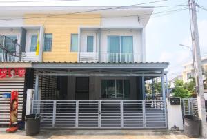 For RentTownhouseSamut Prakan,Samrong : Corner townhouse, The Connect Bearing 58 project. Interested parties please contact 082-3223695. Ready to move in on 1 September.