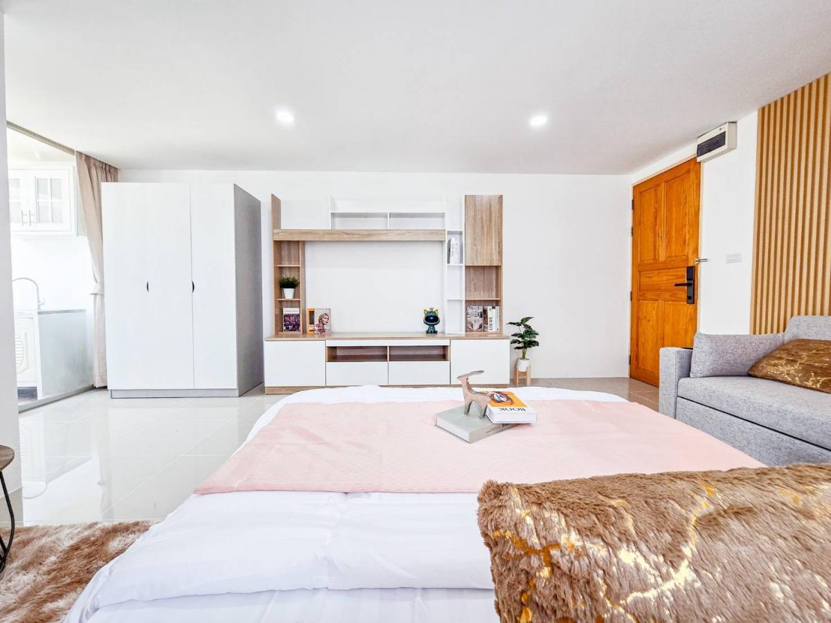 For SaleCondoRatchadapisek, Huaikwang, Suttisan : 💓Beautiful and charming minimalist style room🌈Newly decorated, comfortable to the eyes, the interior atmosphere combines nature and modernity perfectly. • ⟨⟨🏡Ratchada City 18⟩⟩ Ready to move in, no need to wait for decoration, only 4 minutes from MRT, cor