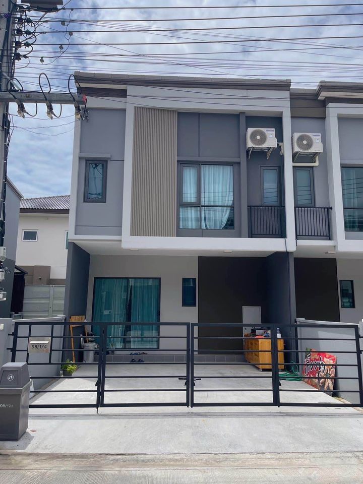 For RentHousePathum Thani,Rangsit, Thammasat : Corner unit, private ++2-storey townhouse for rent, Grand Pleno Phahon Yothin-Vibhavadi!!**++