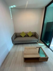 For RentCondoPinklao, Charansanitwong : For rent: Life Pinklao, next to Bang Yi Khan MRT station, near Siriraj Hospital