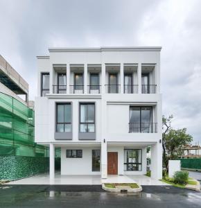 For SaleHousePattanakan, Srinakarin : For sale: Luxurious 3-storey single house, very impressive, AERIE Srinakarin-Krungthep Kreetha