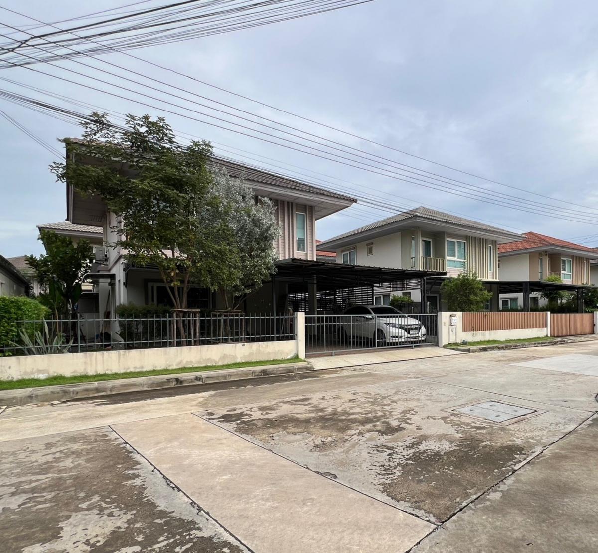 For SaleHouseRama5, Ratchapruek, Bangkruai : For sale, cheap, single house, 50 sq.wa., Kanasiri Village, Rama 5 Ring Road, Nakhon In #Wat Phra Ngoen, parking space for 4 cars in the house.