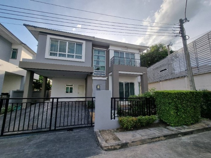 For RentHouseRama5, Ratchapruek, Bangkruai : Single house for rent, Life Bangkok Boulevard, Ratchaphruek - Rattanathibet, near HomePro Chaiyaphruek, only 2 minutes.