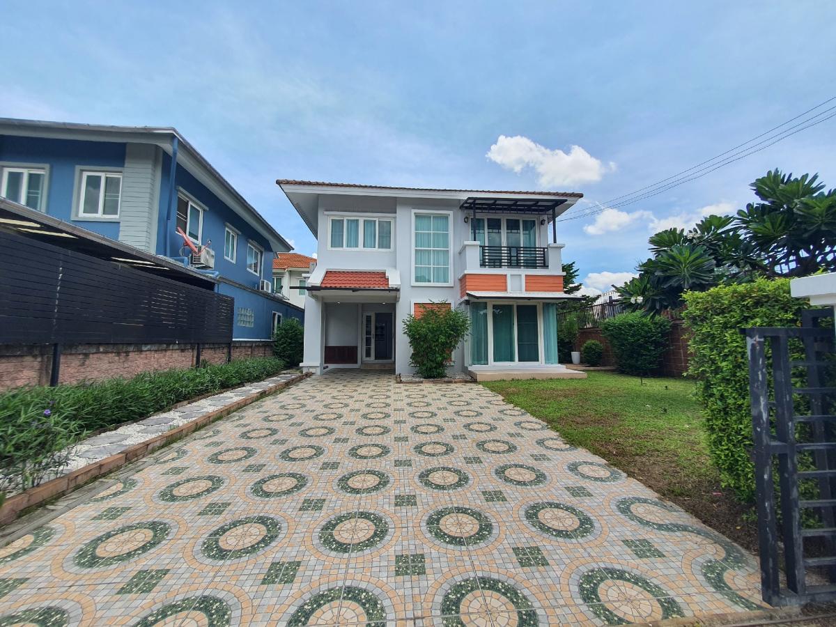 For RentHouseNonthaburi, Bang Yai, Bangbuathong : Very beautiful house, can park 4 cars, corner house, fully furnished, ready to move in.