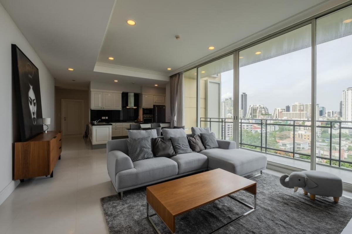 For SaleCondoSukhumvit, Asoke, Thonglor : 📢👇 Corner unit, private elevator, big balcony, garden and city view, located in Em District