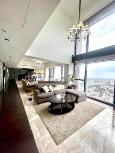 ให้เช่าคอนโดสาทร นราธิวาส : LTHC10705–The Met Condominium FOR RENT 4 beds 5 baths size 366 Sq.m. Near BTS Chong Nonsi Station ONLY 300k/month