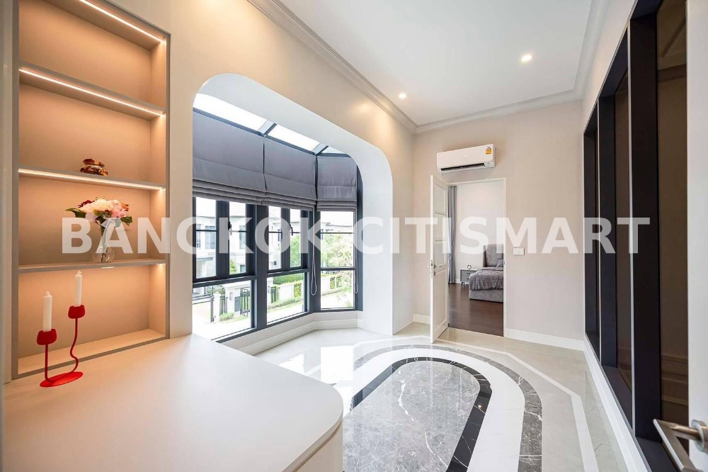 For SaleHousePattanakan, Srinakarin : 🔥🔥 HOT 🔥🔥 Luxurious house, large area, very good price 495 sqm. ++ NARASIRI KRUNGTHEP KREETHA, beautiful location, good price, stock for sale in every project in Bangkok. 📲 LINE: multi.property / TEL: 096-692-2245