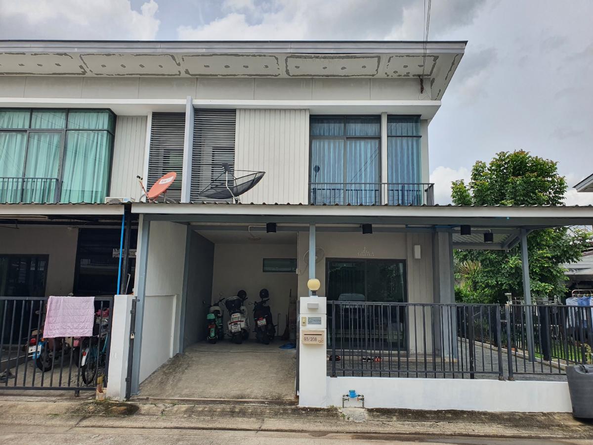 For RentHouseChaengwatana, Muangthong : Corner house, next to Robinson Srisaman shopping mall, fully furnished, ready to move in