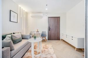 For SaleCondoOnnut, Udomsuk : High floor, newly decorated room, beautiful as shown in the picture, with furniture ready to move in, near BTS On Nut