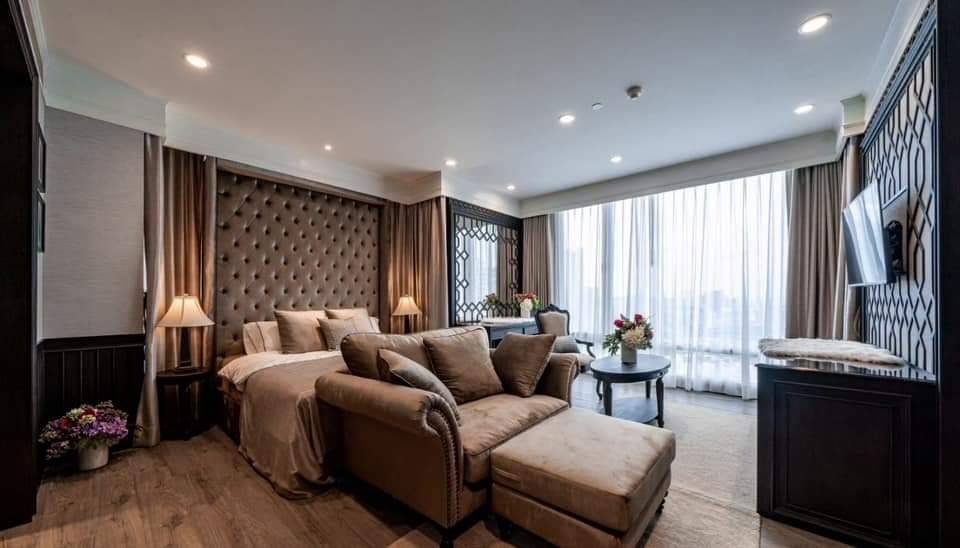 For RentCondoWitthayu, Chidlom, Langsuan, Ploenchit : ♦ Prime Location ♦ 20+ floor 258.87 sq.m. | 3 beds 4 baths | near Central Embassy 2 mins, Gaysorn Village 3 mins, Central World 4 mins