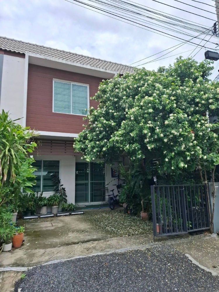 For SaleTownhouseSamut Prakan,Samrong : For sale: 2-storey townhouse, THE COLORS PREMIUM Bangna, Km 8, 3 bedrooms, Bangna-Wongwaen area, beautifully decorated, ready to move in, near Mega Bangna