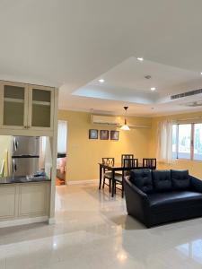 For RentCondoWitthayu, Chidlom, Langsuan, Ploenchit : LTH10709–Witthayu Complex FOR RENT 2 beds 2 baths size 120 Sq.m. Near BTS Phloen Chit Station ONLY 52k/month