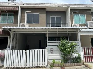 For SaleTownhousePathum Thani,Rangsit, Thammasat : ⚡⚡Super cheap sale, 2-storey townhouse, The Color Rangsit, Khlong 4 - 3 bedrooms, 2 bathrooms, size 17.5 sq m., extension in front and behind the house, good location, convenient transportation, near complete shopping malls ‼️ ⚡⚡