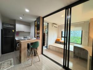 For RentCondoThaphra, Talat Phlu, Wutthakat : Life Sathorn Sierra, vacant room for rent, can be made into 2 bedrooms, not suitable for couples.