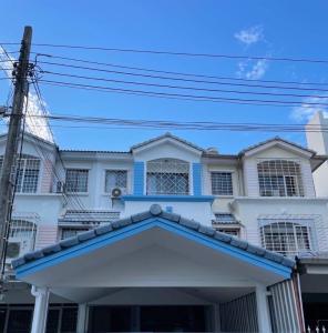 For RentTownhousePattanakan, Srinakarin : Baan Klang Muang, Rama 9 Soi 43, newly renovated house, 30,000, ready to move in