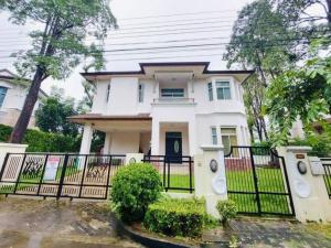 For SaleHouseLadkrabang, Suwannaphum Airport : For sale: 2-storey detached house, Ananville Suvarnabhumi Village, Soi Ananville 1, Chalongkrung Road 44, Lam Pla Thio Subdistrict, Lat Krabang District, Bangkok. The house is beautiful, in very new condition, built-in in a modern style, fully furnished.