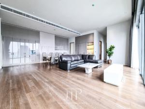 For RentCondoSukhumvit, Asoke, Thonglor : *Kraam Sukhumvit 26*  Penthouse 229sq.m 4bed 5bath in Phrom Phong area