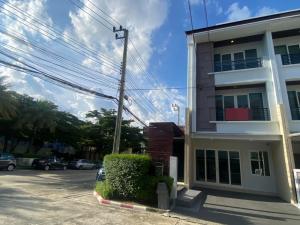 For SaleTownhouseYothinpattana,CDC : 💖For sale: Home office in the Baan Klang Muang Essence Lat Phrao-Rama 9 project, 4 bedrooms, with office space